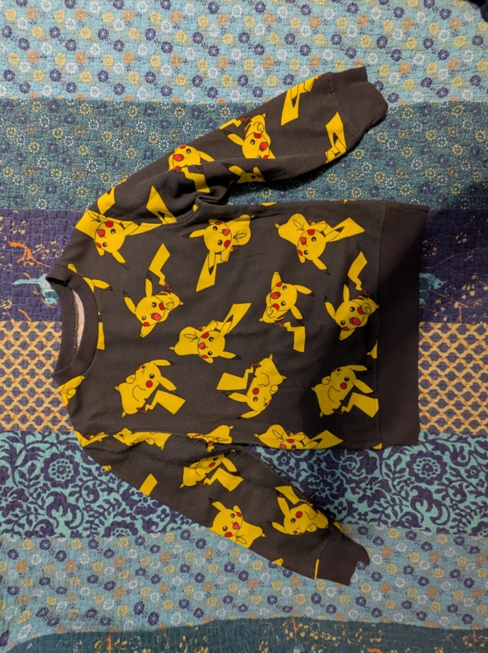 Pokemon Pikachu Sweat Size S